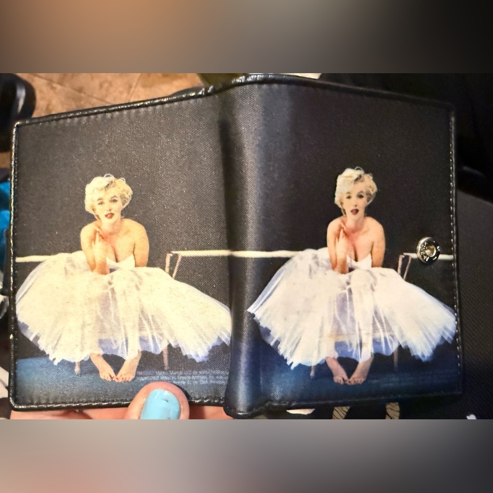 2003 official Marilyn Monroe wallet purse black 50s